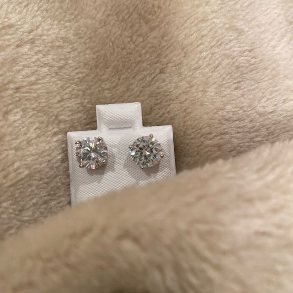 2 carat diamond stud earrings - Picture 3 of 6